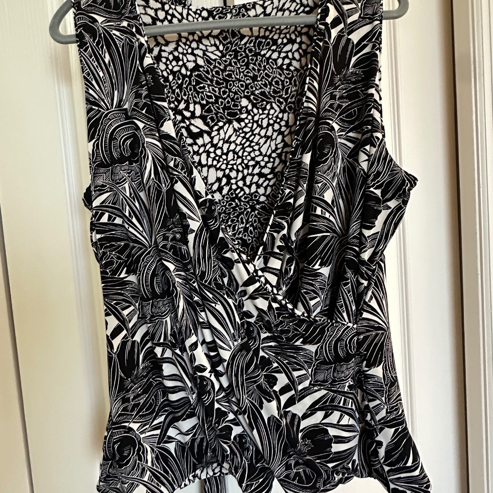 WHBM Reversible Black & White Sleeveless Top